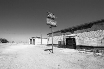 2022-05 Amarillo - Triangle motel by Sarah Clark (10)