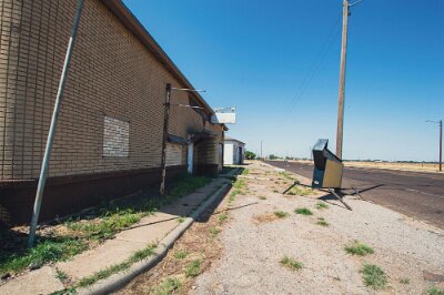 2022-05 Amarillo - Triangle motel by Sarah Clark (11)