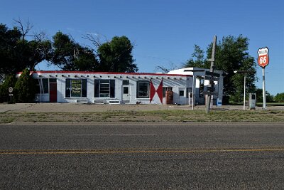 2019-06-03 Adrian - Bent door cafe by Tom Walti 2