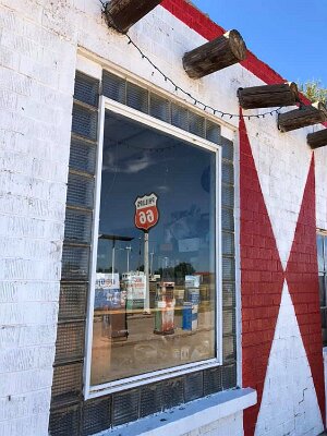 2019-09 Bent door cafe 1