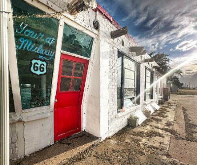 2023-08 Bent Door cafe by Blueneilly Mead