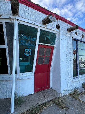 2025-10 Adrian - Bent Door cafe by Scott Sheenan 1