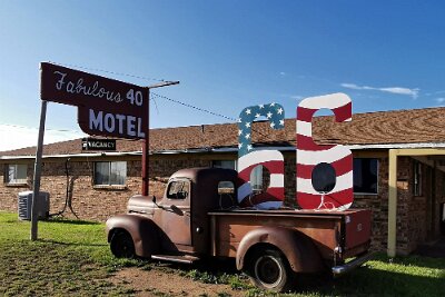 2019-06-03 Adrian - Fabulous Forty motel by Tom Walti 3