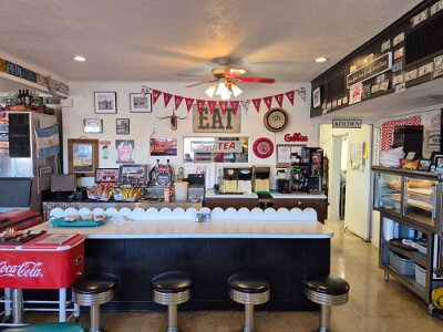 2026-04 Adrian - Midpoint Cafe by Lizel Burger (10)