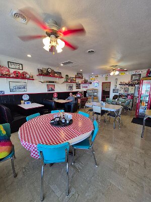 2026-04 Adrian - Midpoint Cafe by Lizel Burger (9)