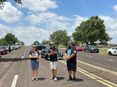 2026-06-15 Glenrio - Trophee handover by Lisa Fariseo Visket from NM to TX (4)