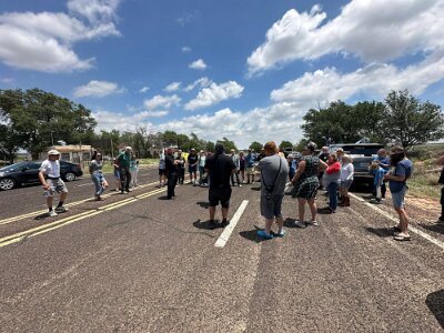 2026-06-15 Glenrio - Trophee handover by Lisa Fariseo Visket from NM to TX (7)